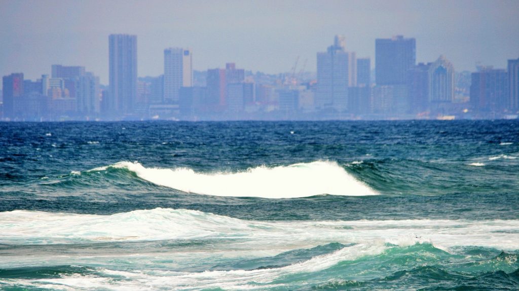 https://pixabay.com/photos/sea-ocean-blue-aqua-waves-white-240772/